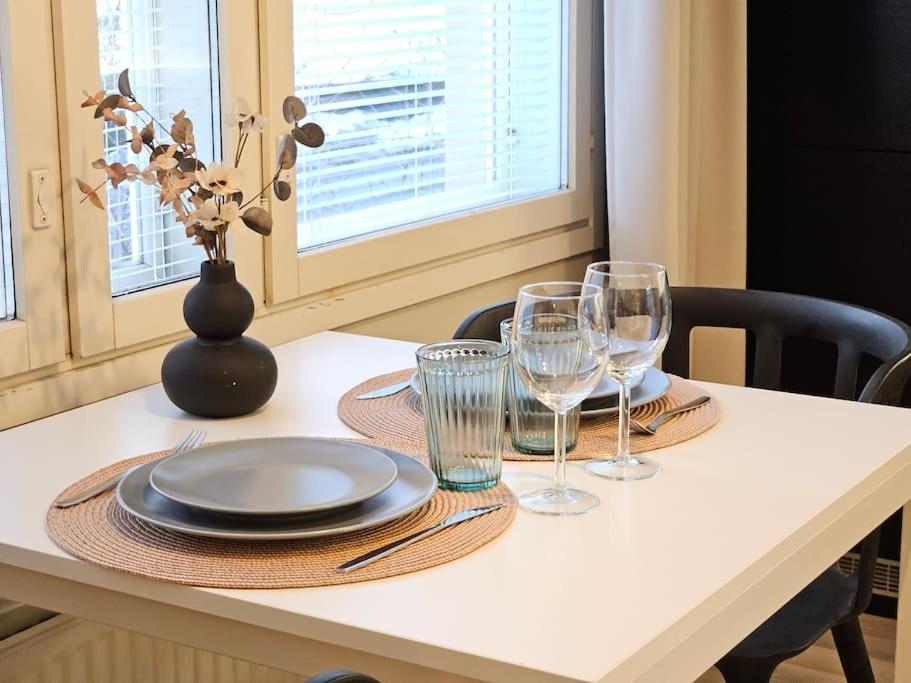 Modern One-Bedroom With Glazed Sun Balcony, 350M Metro Helsinki Dış mekan fotoğraf